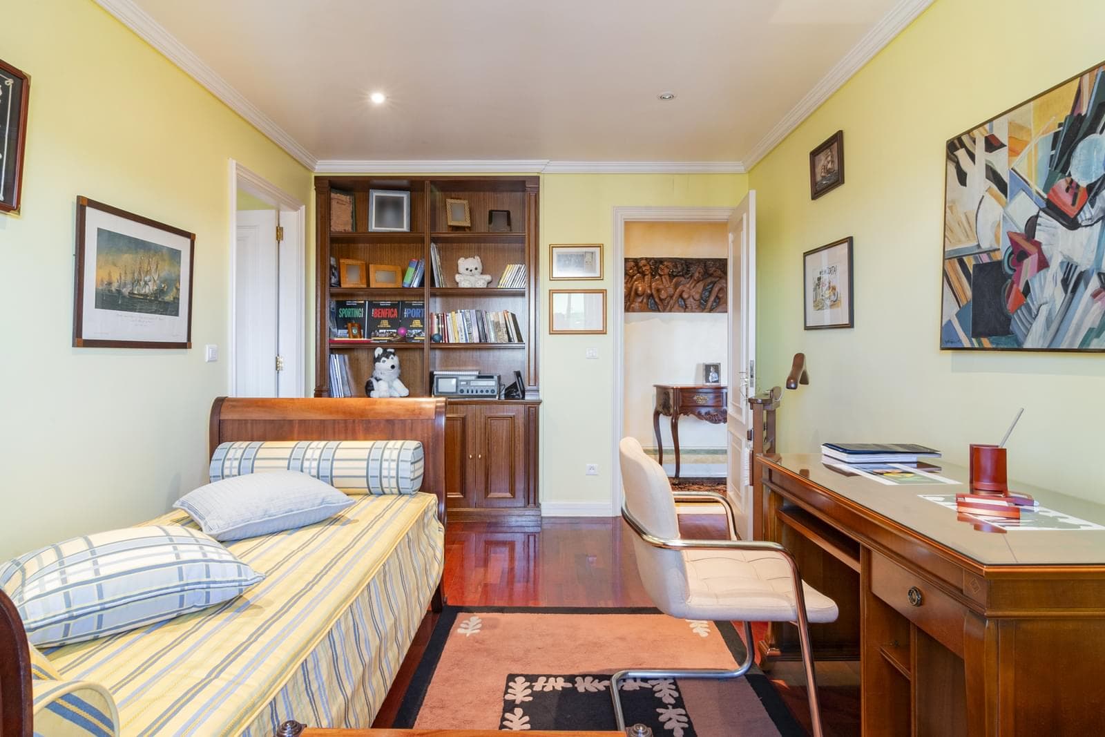 4 Bedroom Apartment with parking, Areeiro, Lisboa - Image 9