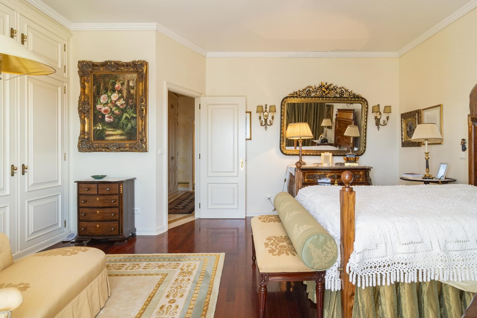4 Bedroom Apartment with parking, Areeiro, Lisboa - Image 11