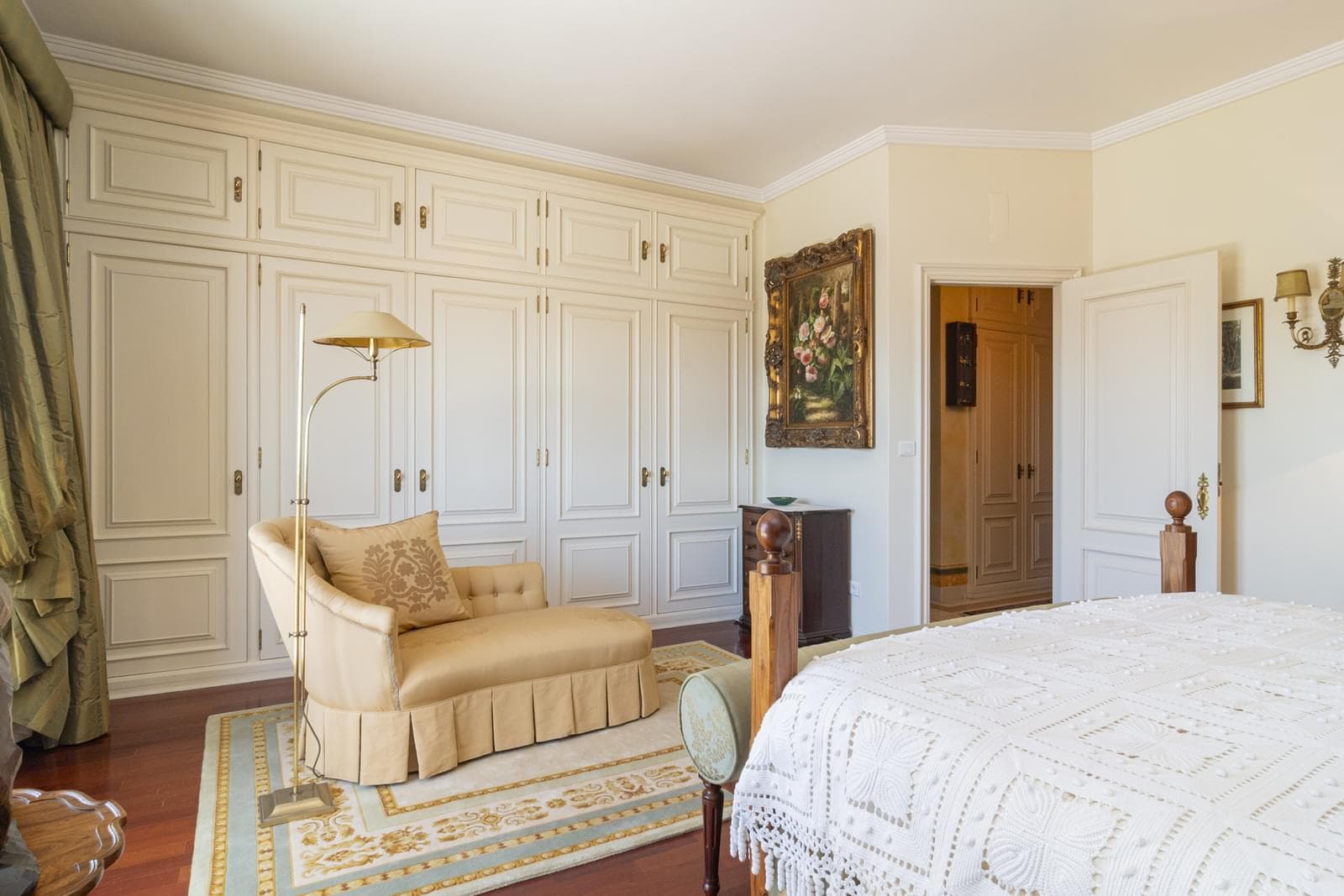 4 Bedroom Apartment with parking, Areeiro, Lisboa - Image 12