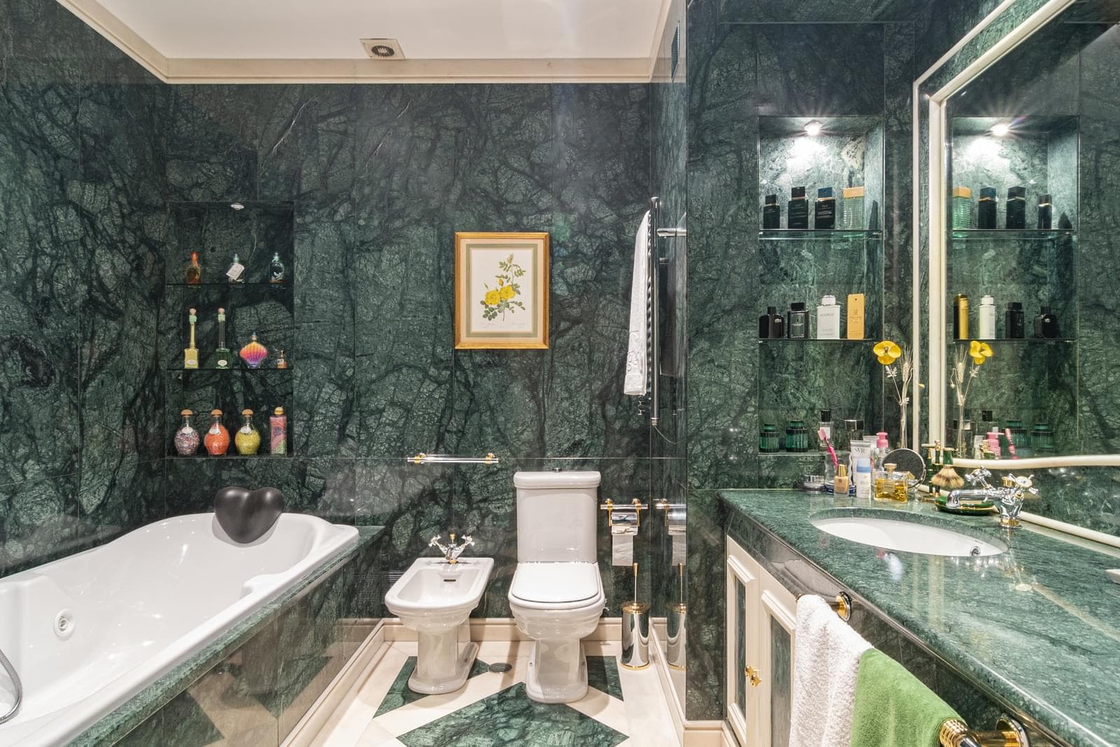 4 Bedroom Apartment with parking, Areeiro, Lisboa - Image 24