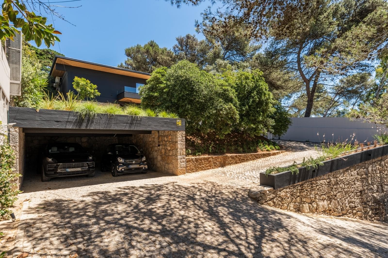4 Bedroom House with garden, Cascais - Image 2