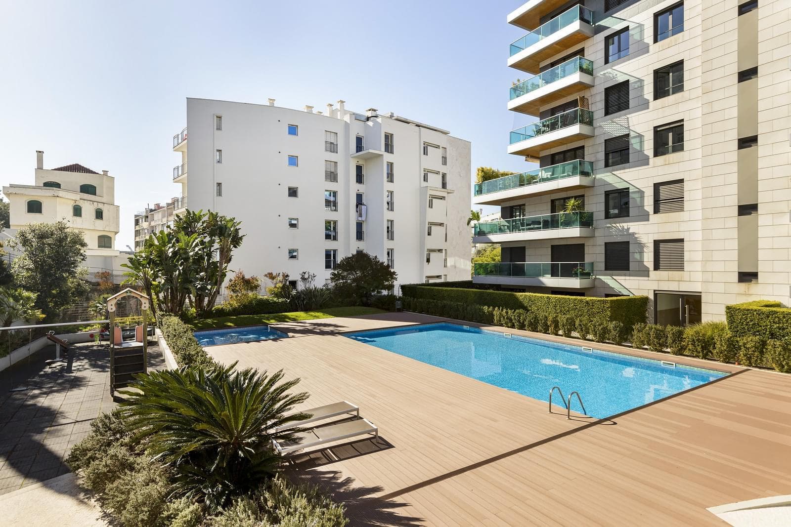 Apartamento T4 com estacionamento, Infante Santo (Prazeres), Lisboa - Imagem 2