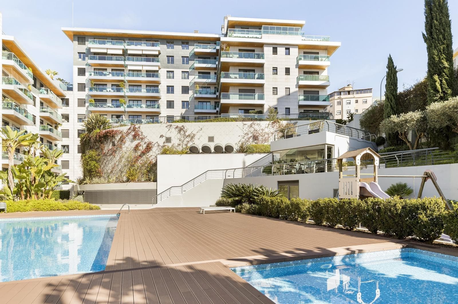 Apartamento T4 com estacionamento, Infante Santo (Prazeres), Lisboa - Imagem 1