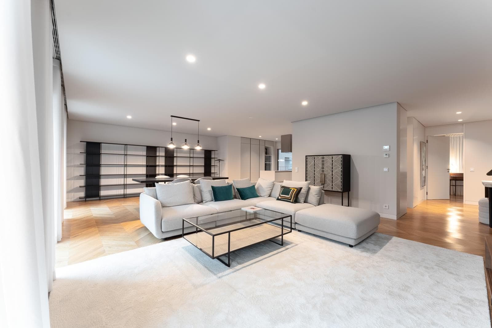 2 Bedroom Apartment with parking, Avenida da Liberdade, Lisboa - Image 11