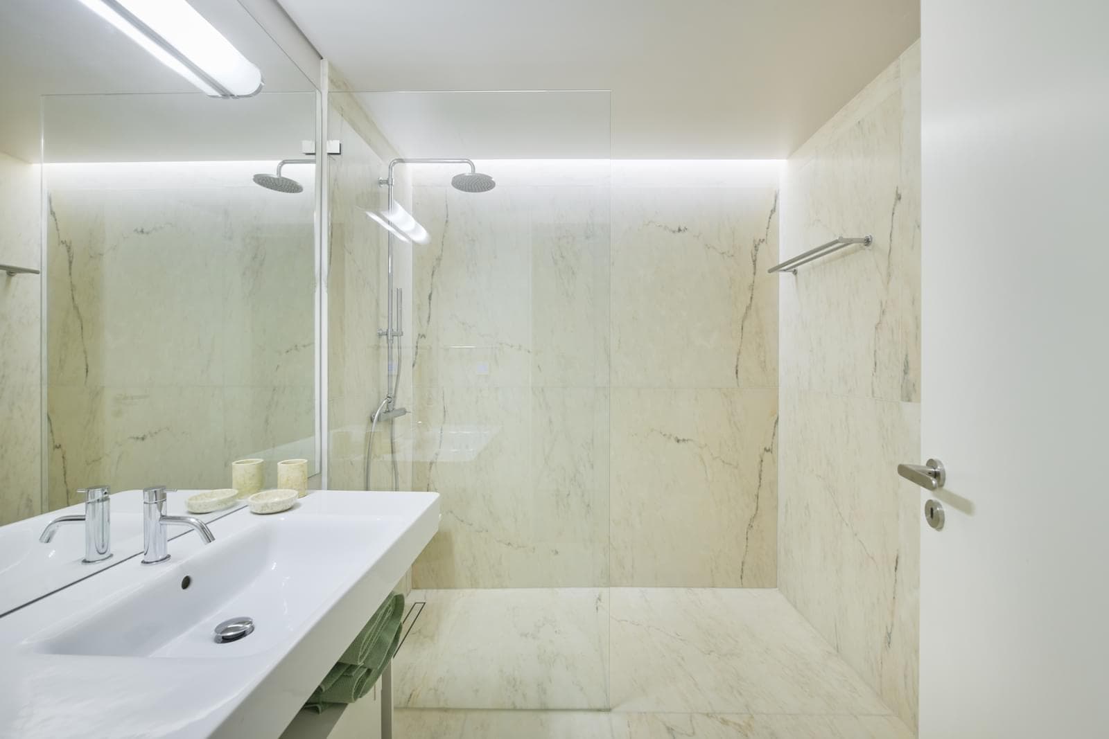 2 Bedroom Apartment with parking, Avenida da Liberdade, Lisboa - Image 23