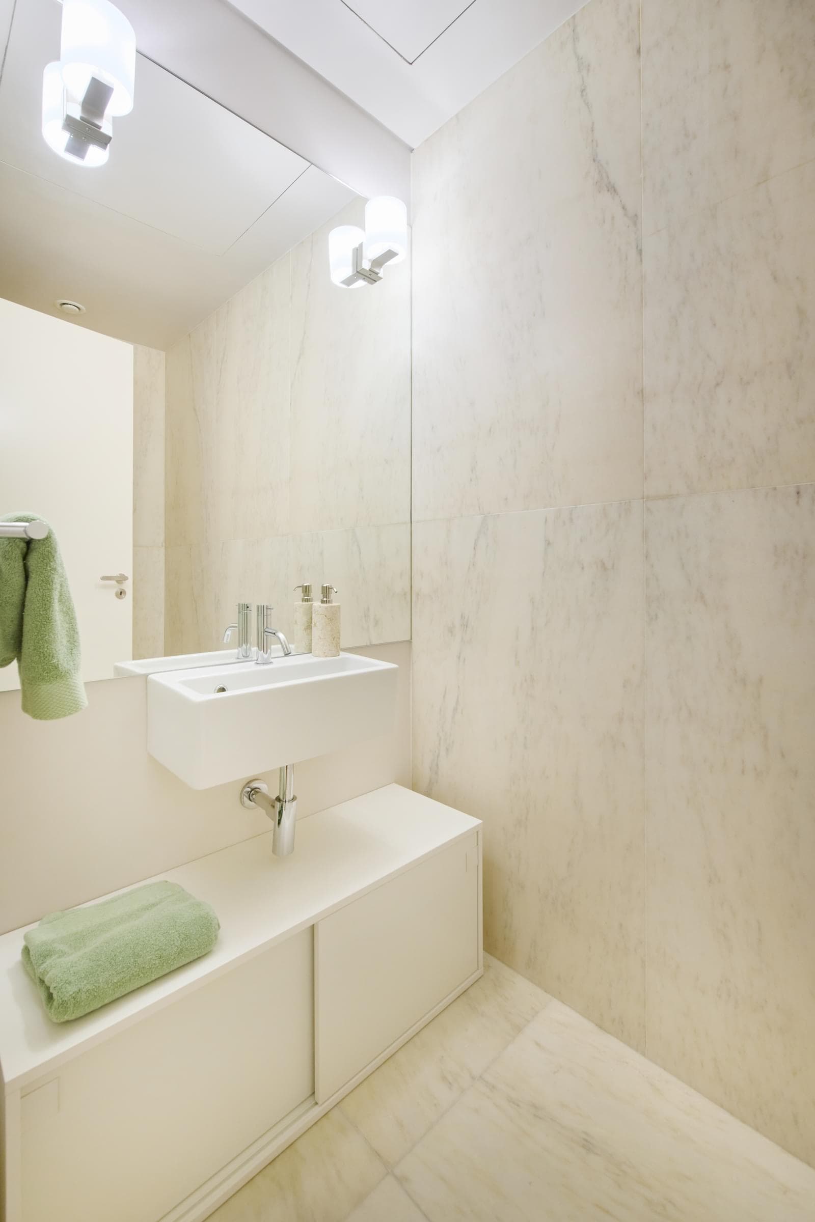 2 Bedroom Apartment with parking, Avenida da Liberdade, Lisboa - Image 21