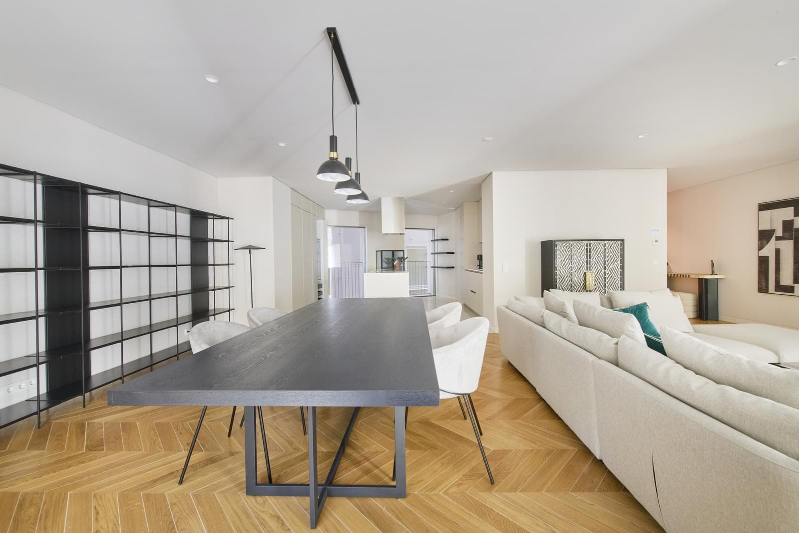 2 Bedroom Apartment with parking, Avenida da Liberdade, Lisboa - Image 12