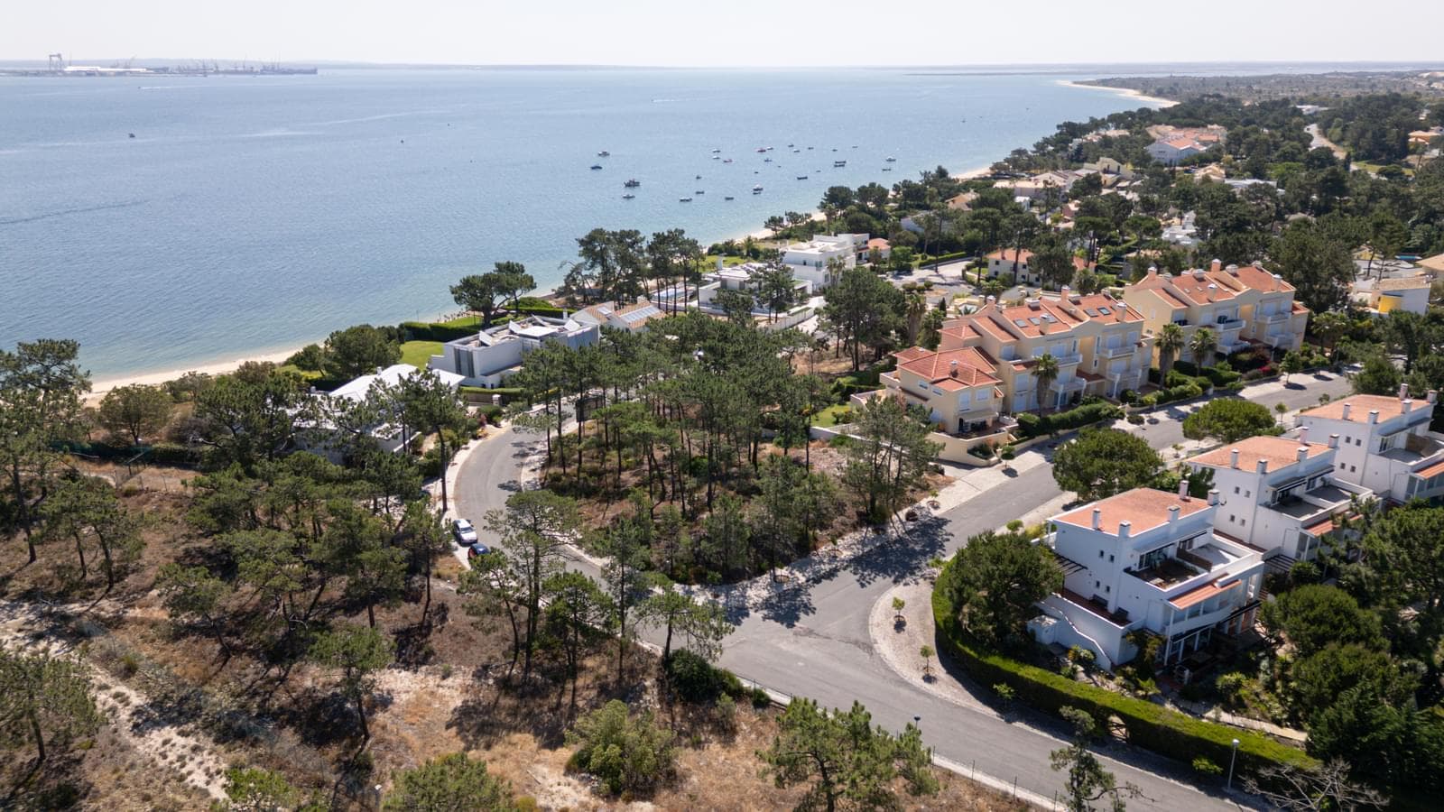 5 Bedroom House with parking, Soltroia, Grandola - Image 1