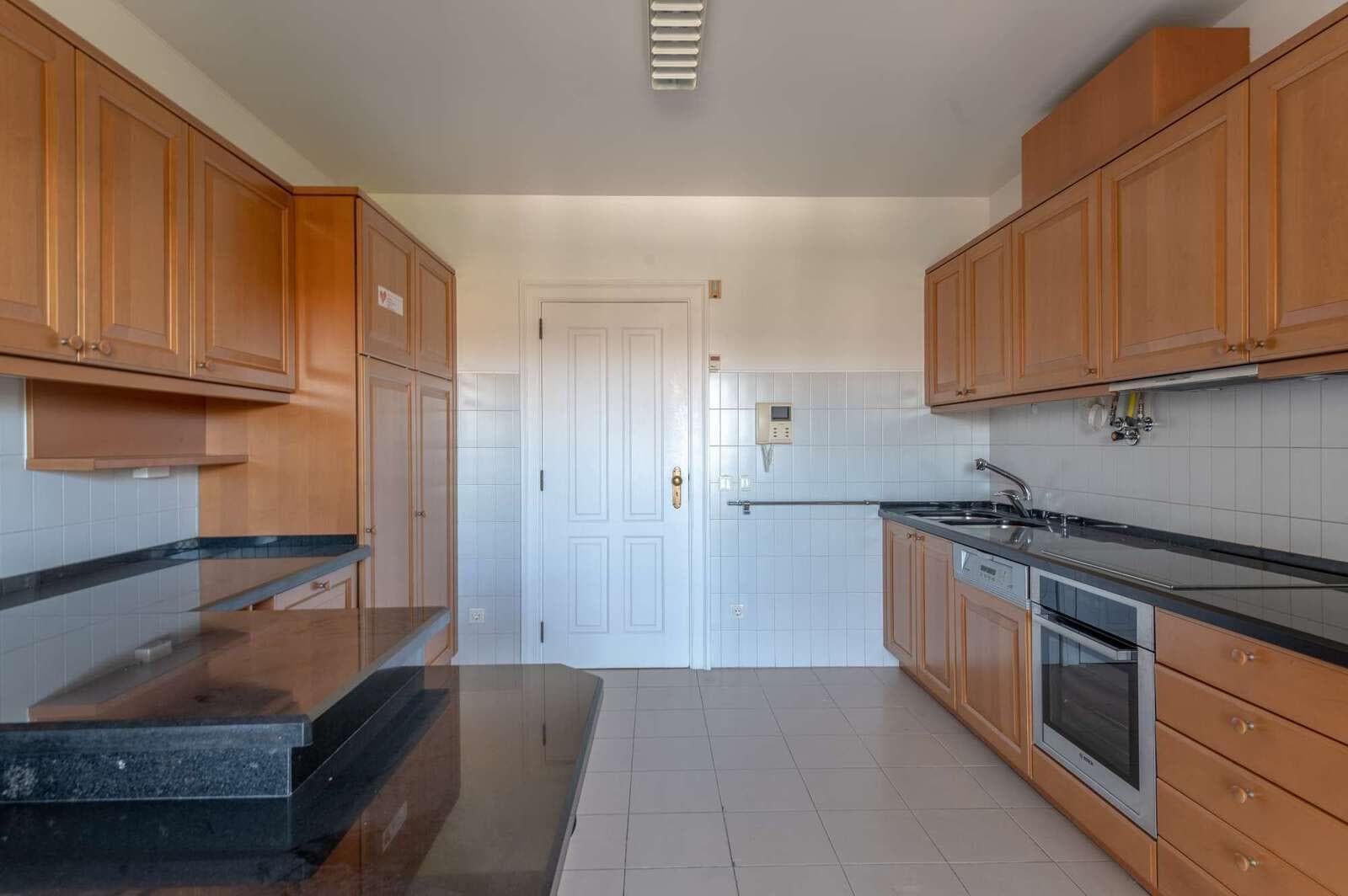 3 Bedroom Apartment with garden, Gandarinha, Cascais - Image 7