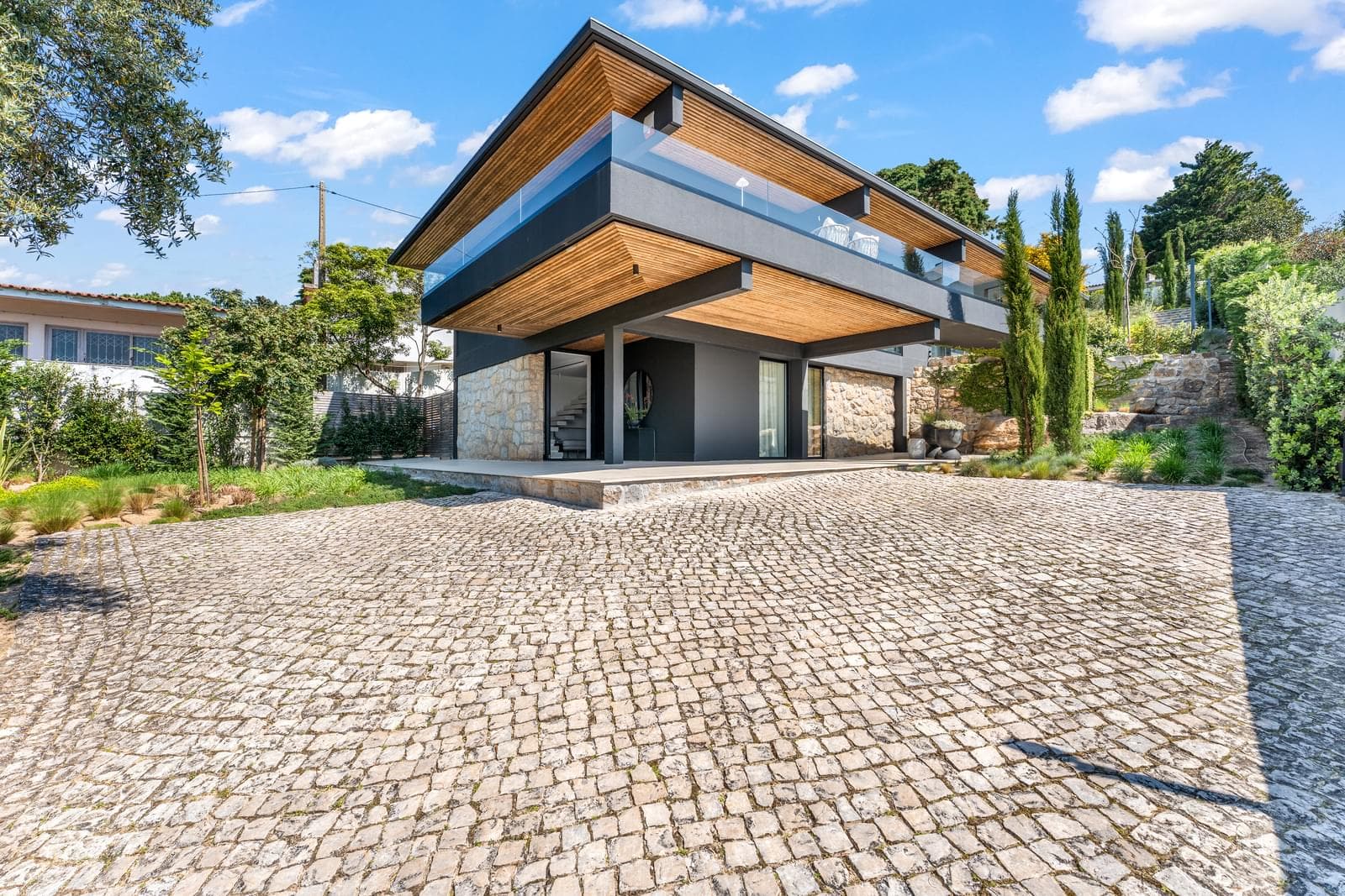 4 Bedroom House with garden, Cascais - Image 4