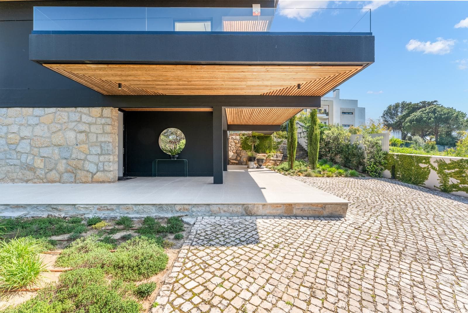 4 Bedroom House with garden, Cascais - Image 5