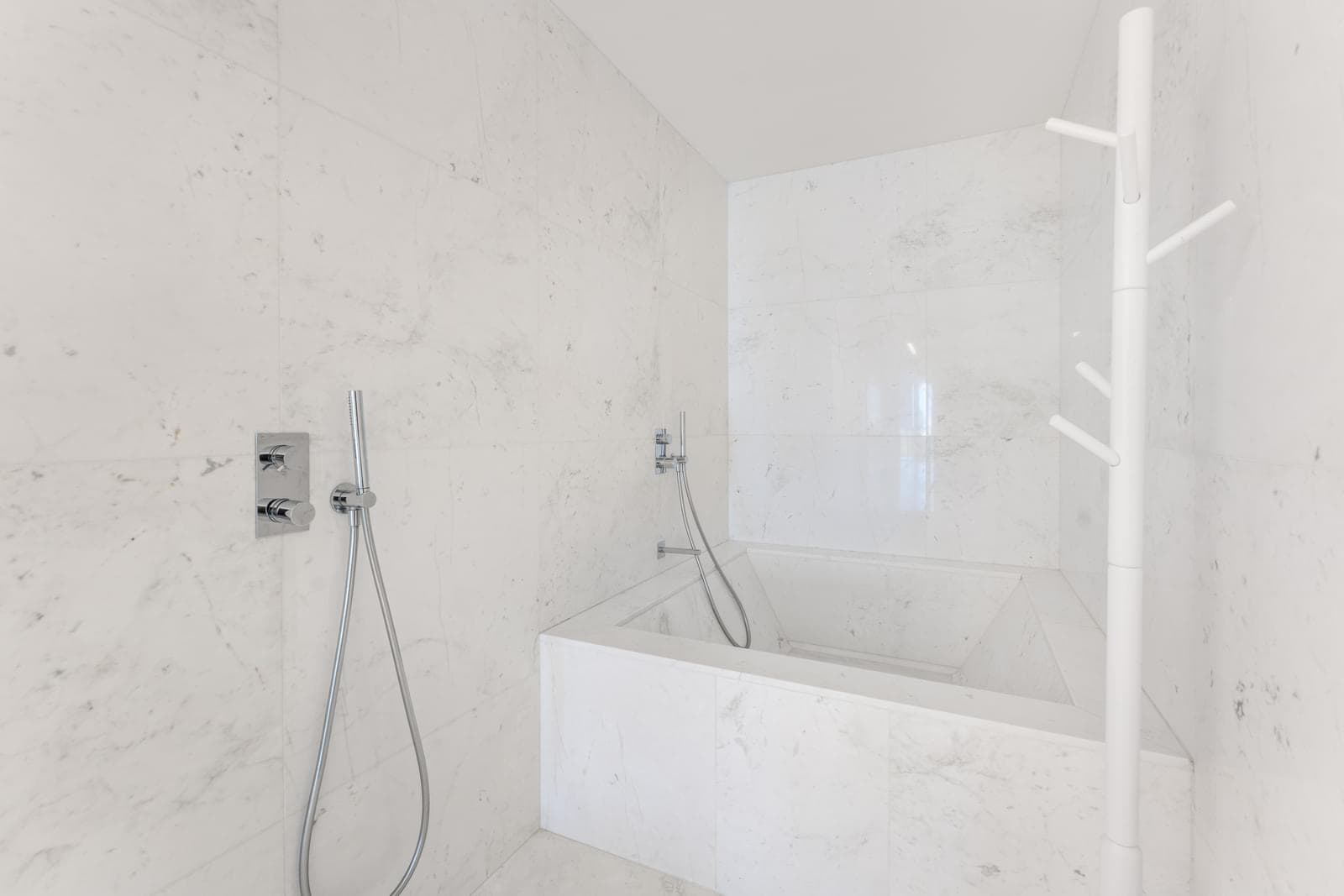 Duplex T4 com piscina, Cascais - Imagem 27