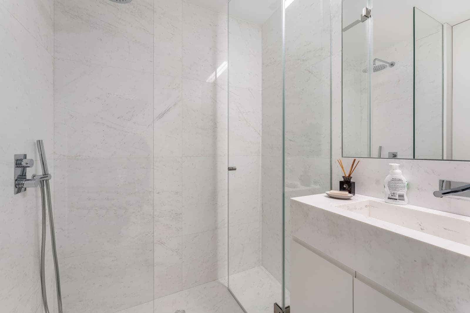 Duplex T4 com piscina, Cascais - Imagem 32