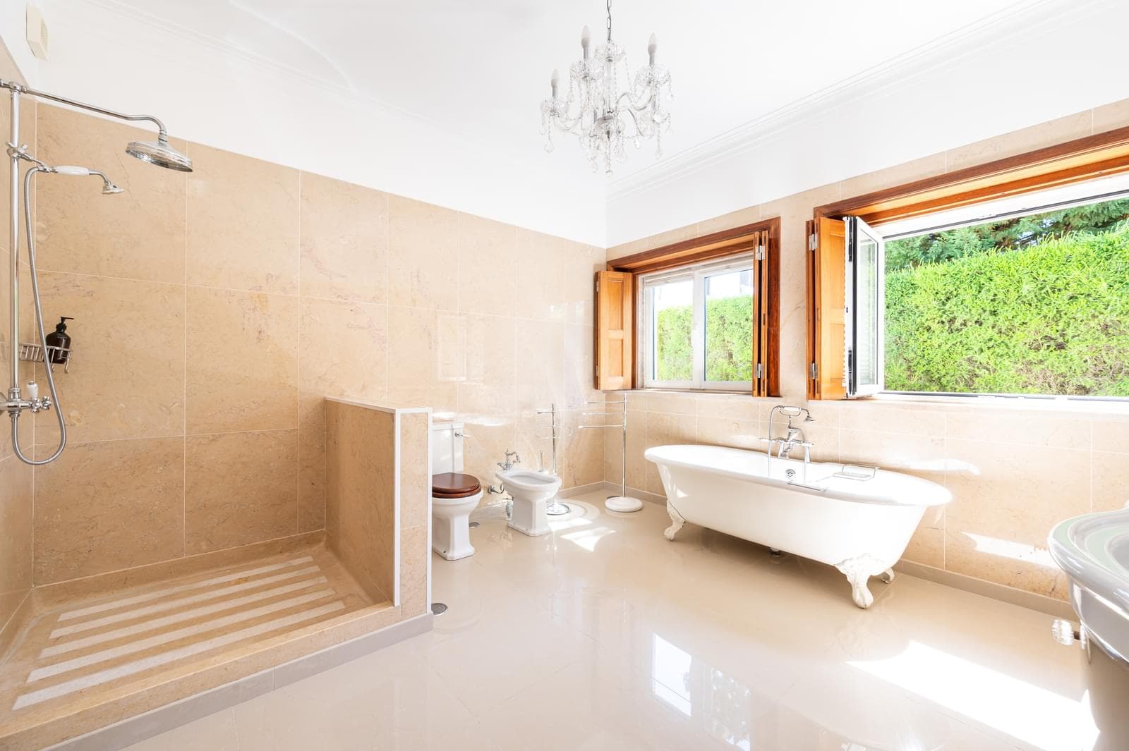 Moradia T5 + 5 com piscina, Aroeira, Almada - Imagem 20