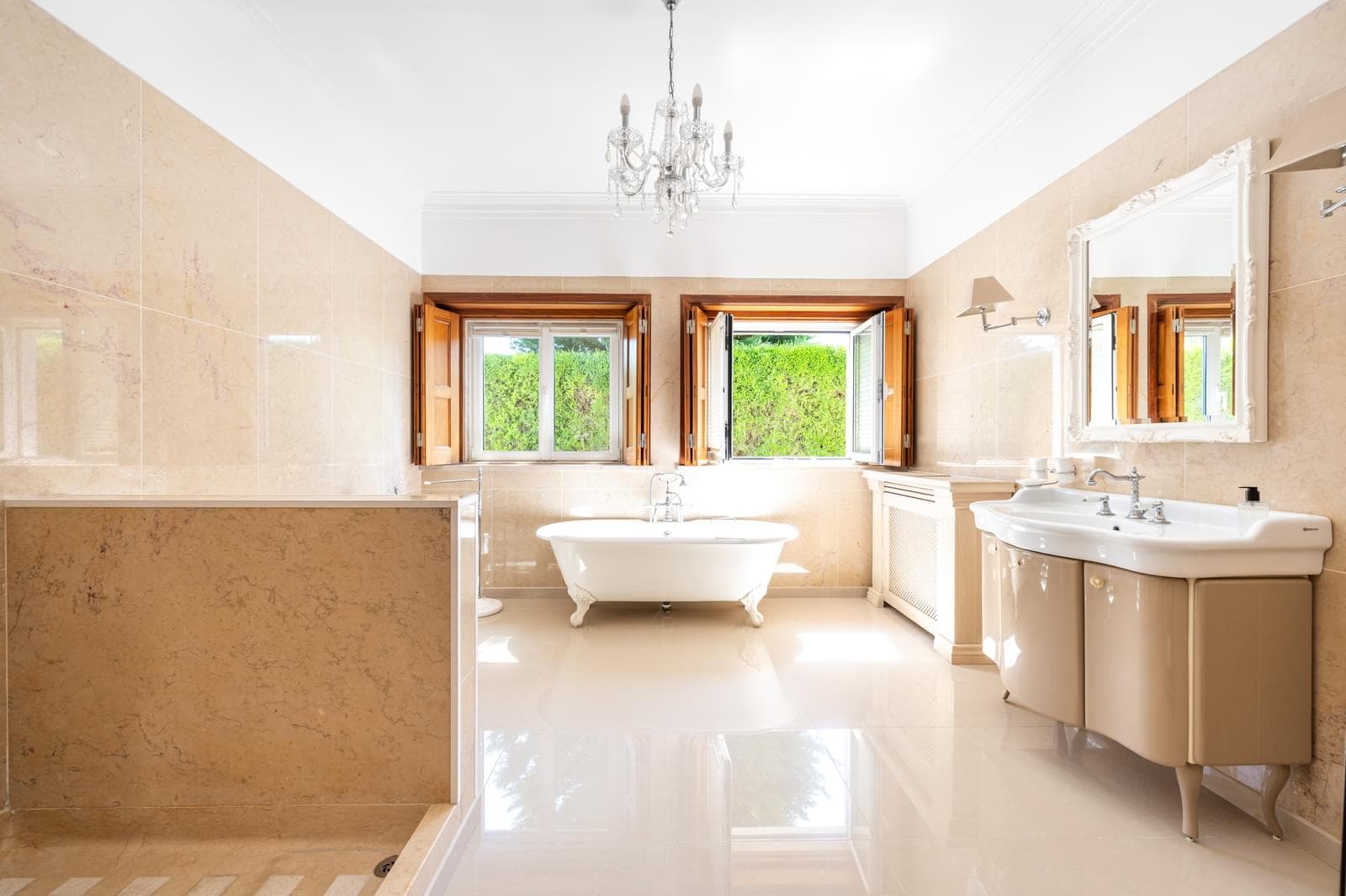 Moradia T5 + 5 com piscina, Aroeira, Almada - Imagem 19