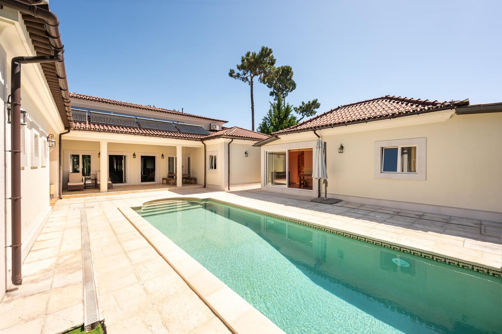 Moradia T5 + 5 com piscina, Aroeira, Almada - Imagem 2