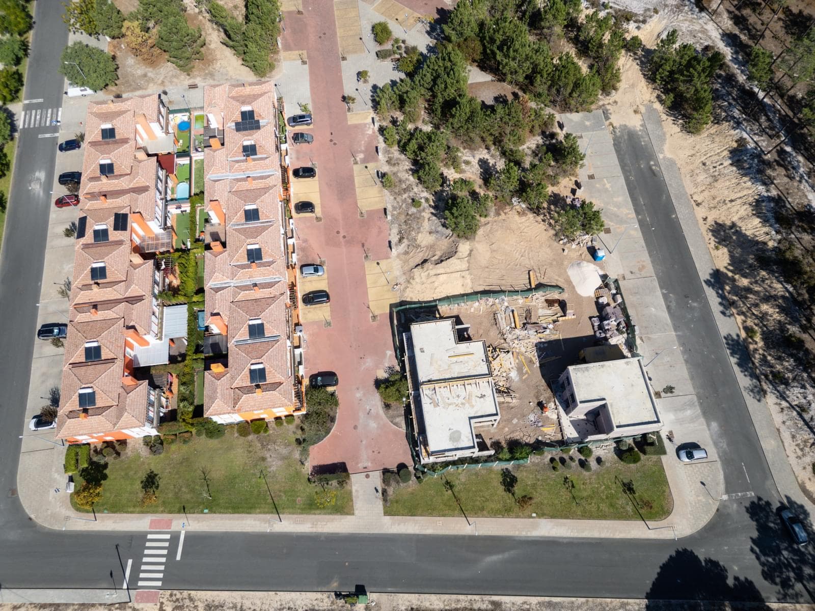 Moradia Geminada T4 com estacionamento, Vila Nova de Santo André, Santiago do Cacem - Imagem 18
