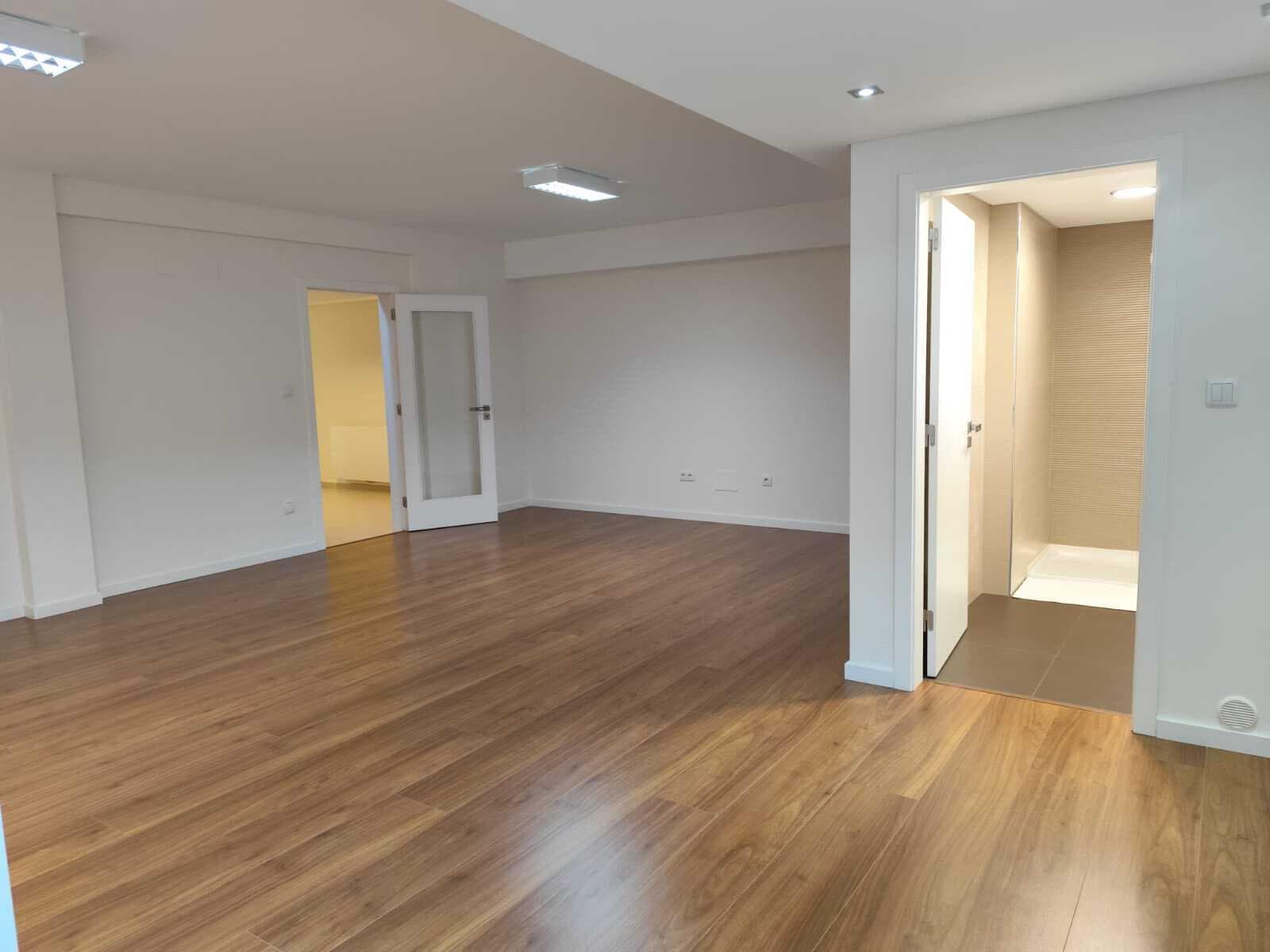 6 Bedroom House with swimming pool, Quinta da Beloura, Sintra - Image 31