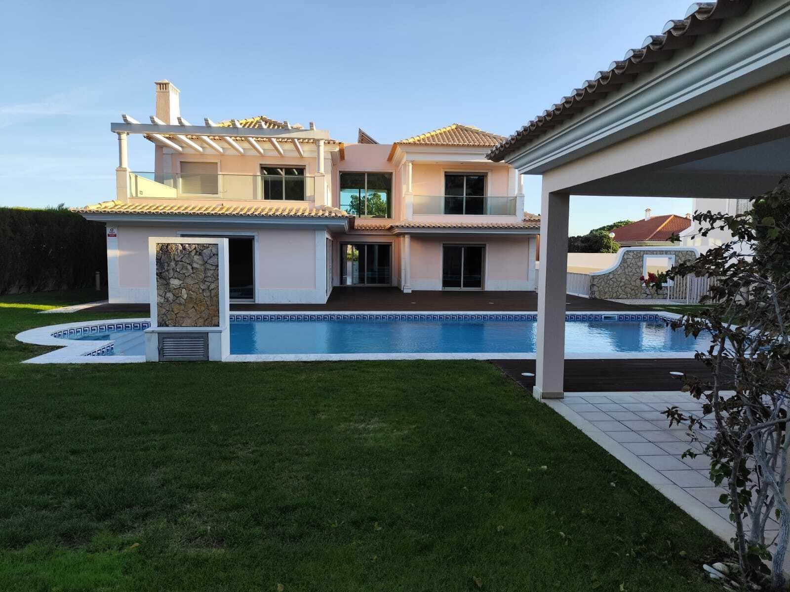 6 Bedroom House with swimming pool, Quinta da Beloura, Sintra - Image 1