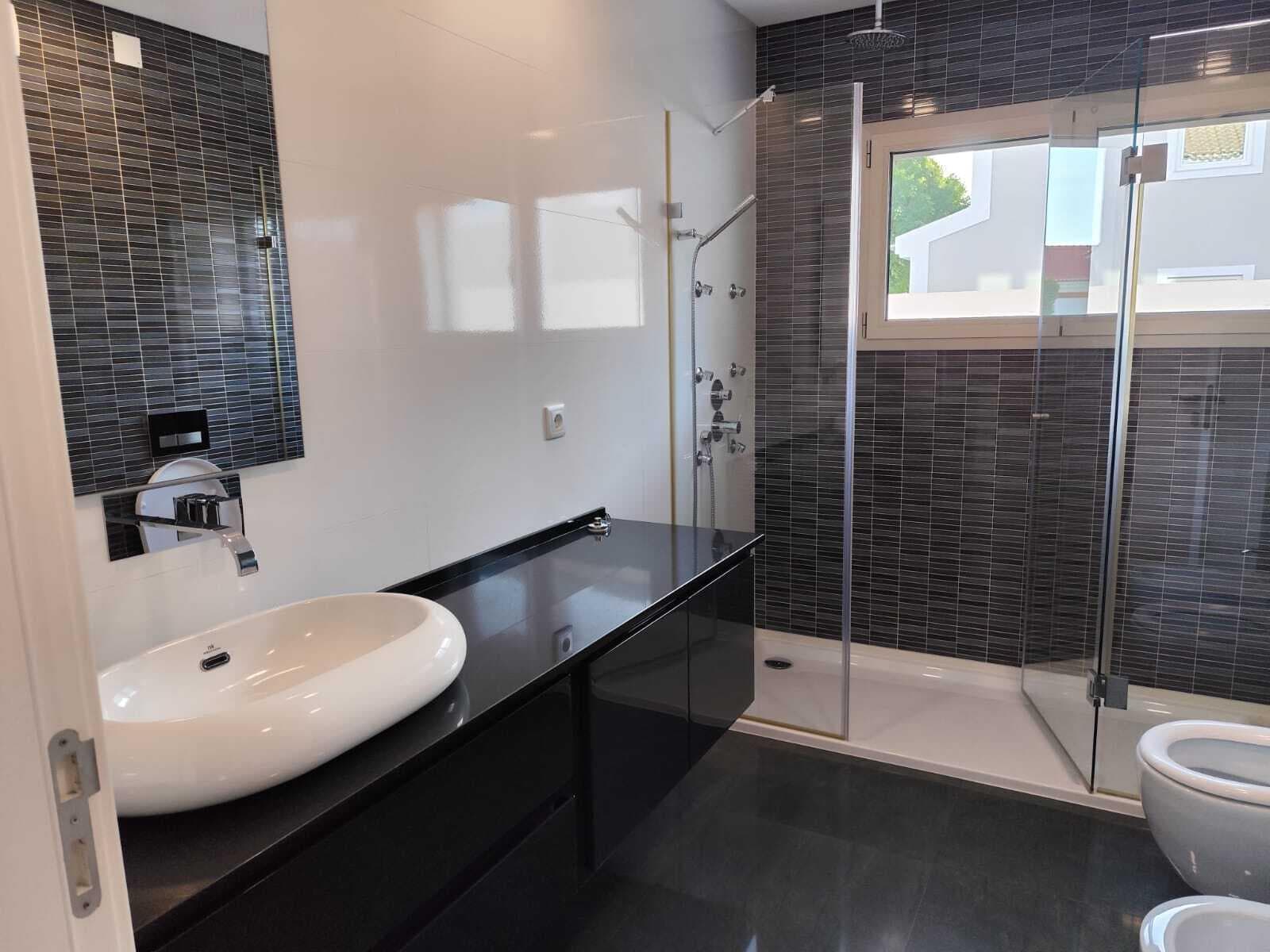 6 Bedroom House with swimming pool, Quinta da Beloura, Sintra - Image 26