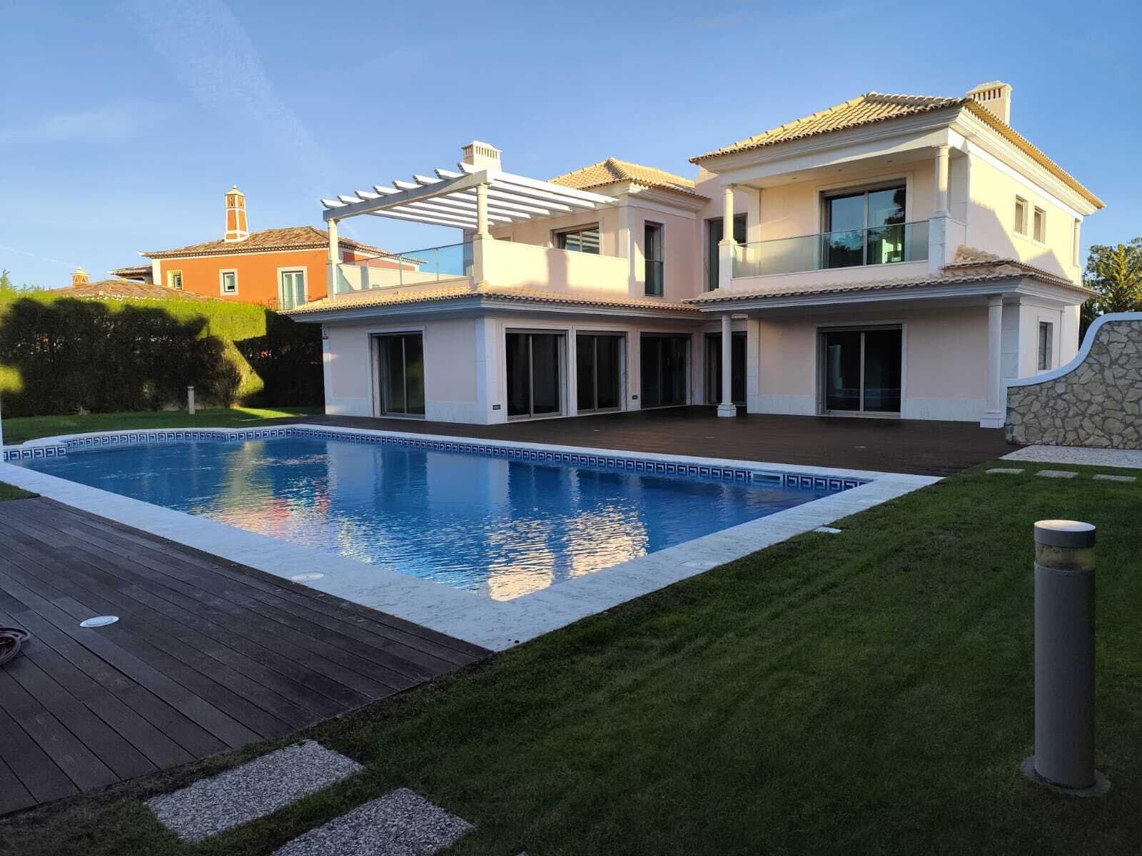 6 Bedroom House with swimming pool, Quinta da Beloura, Sintra - Image 2