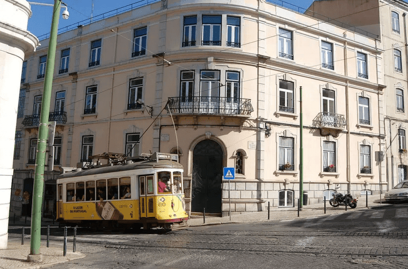 5 Bedroom Apartment with a view, Estrela, Lisboa - Image 2