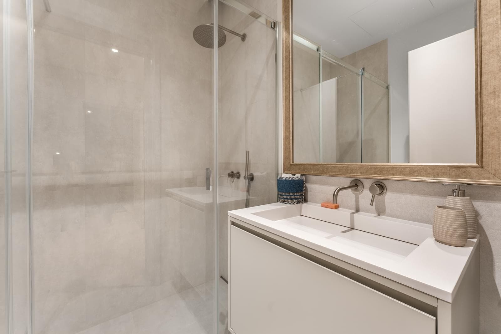 2 Bedroom Apartment with parking, Avenida da Liberdade, Lisboa - Image 24