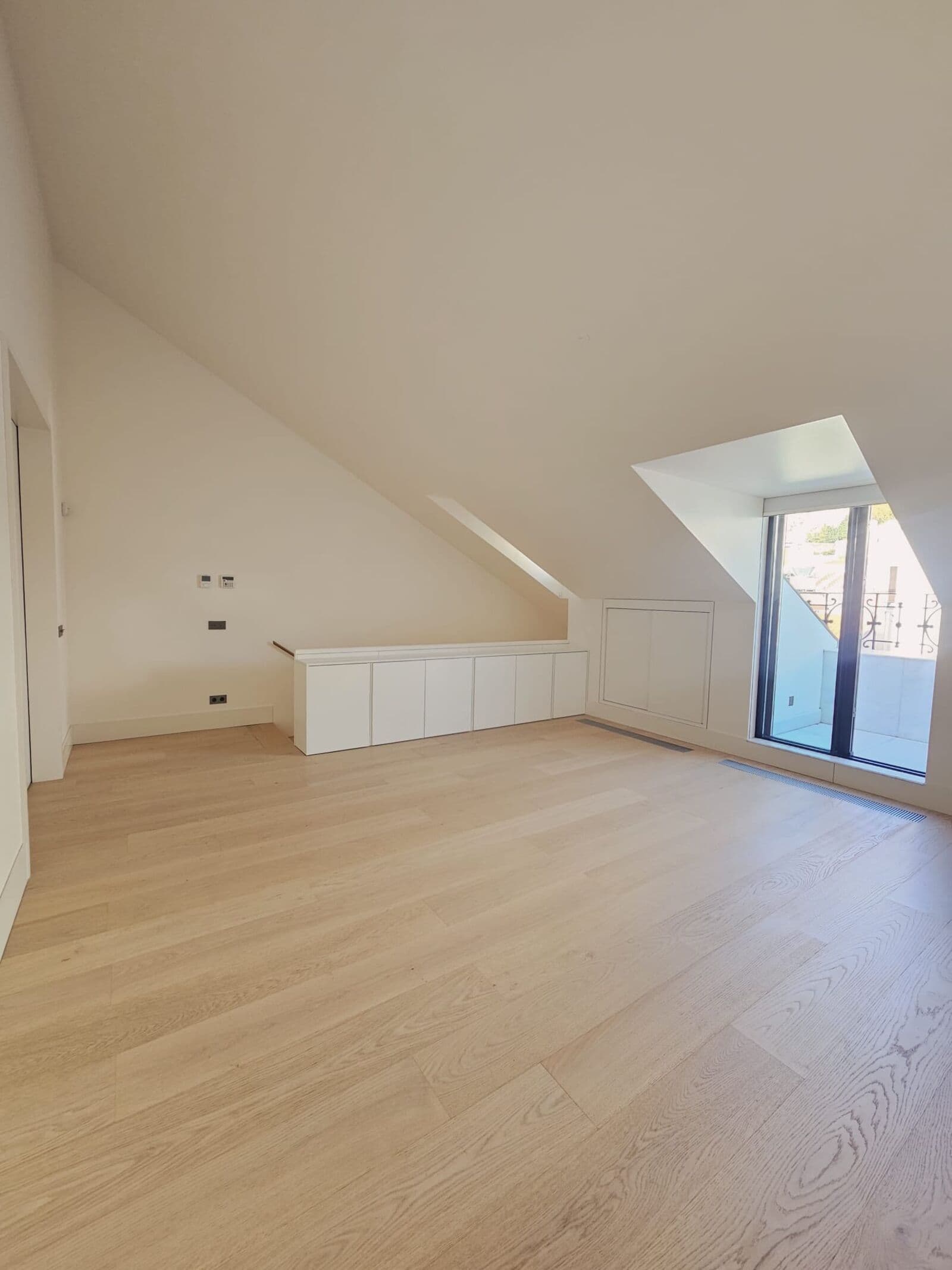1 Bedroom Duplex with a view, Baixa, Lisboa - Image 34