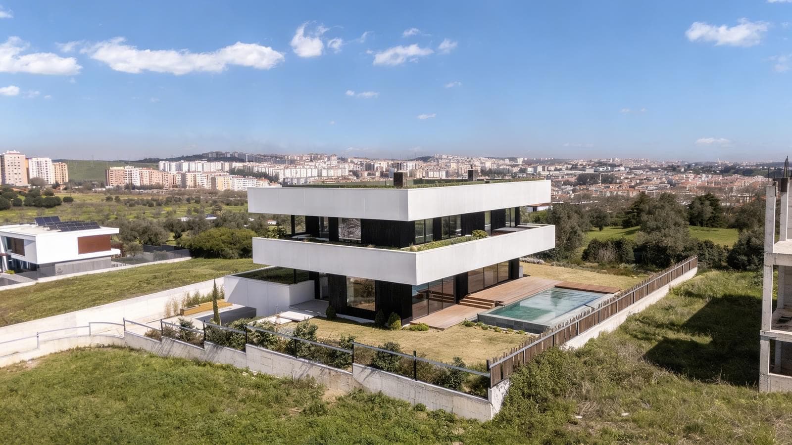 Moradia T4 + 1 com piscina, Oeiras Golf Residence, Oeiras - Imagem 1
