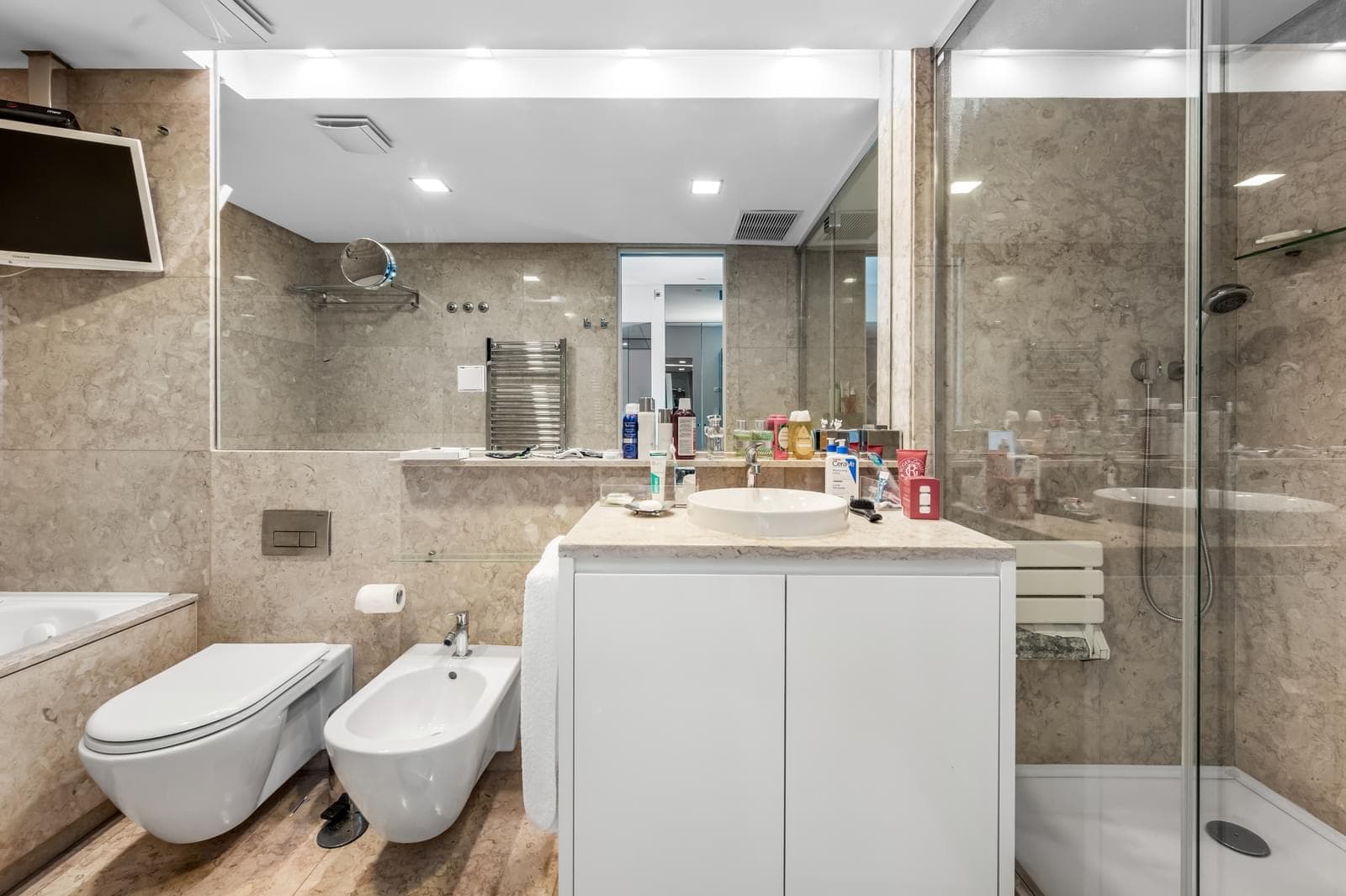 Apartamento T1 com vista - Imagem 18