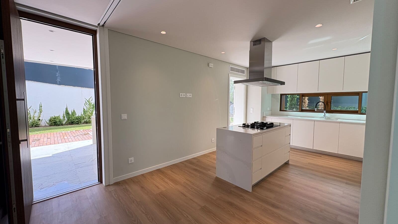 Moradia T4 com piscina - Imagem 12