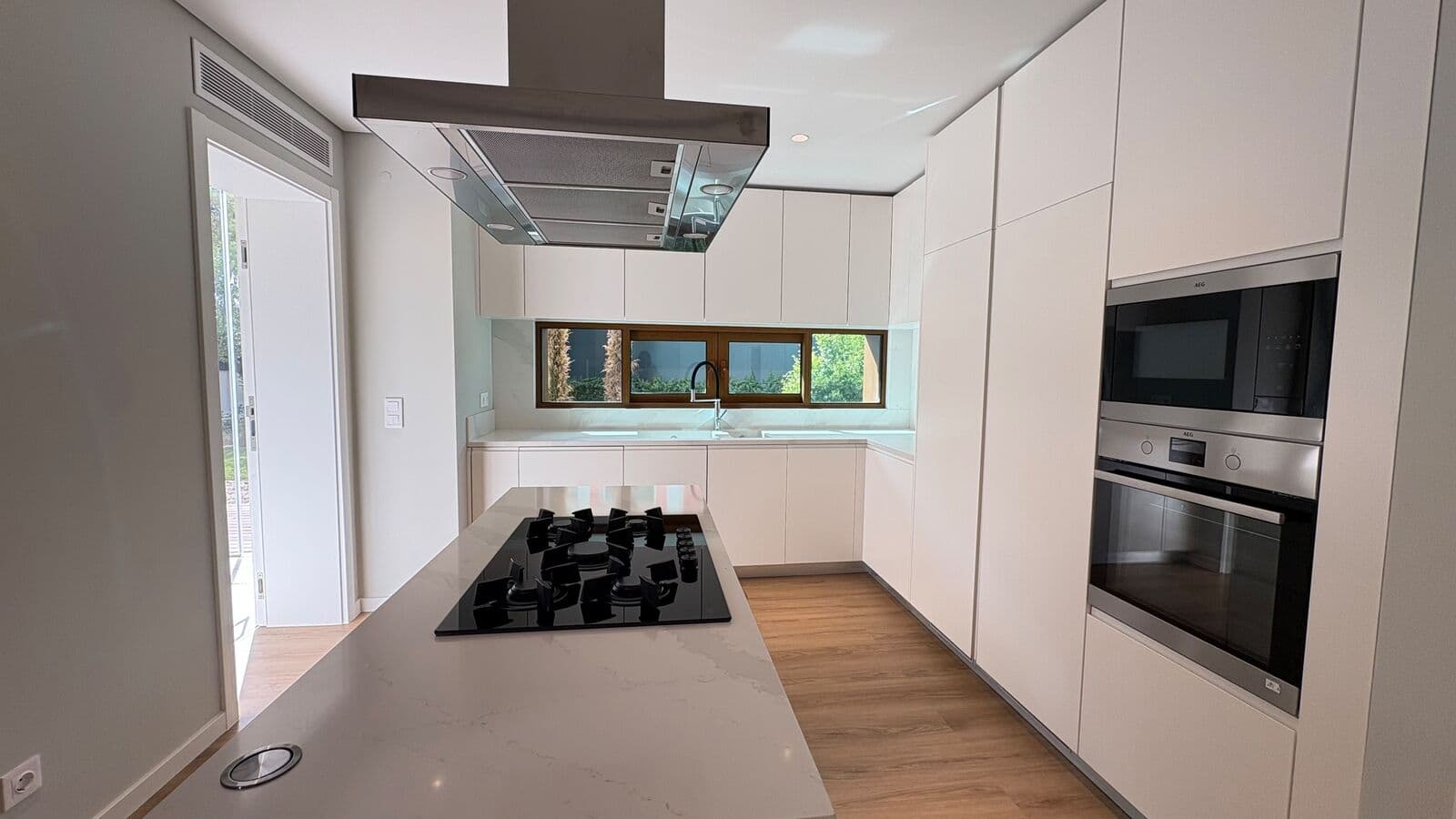 Moradia T4 com piscina - Imagem 9