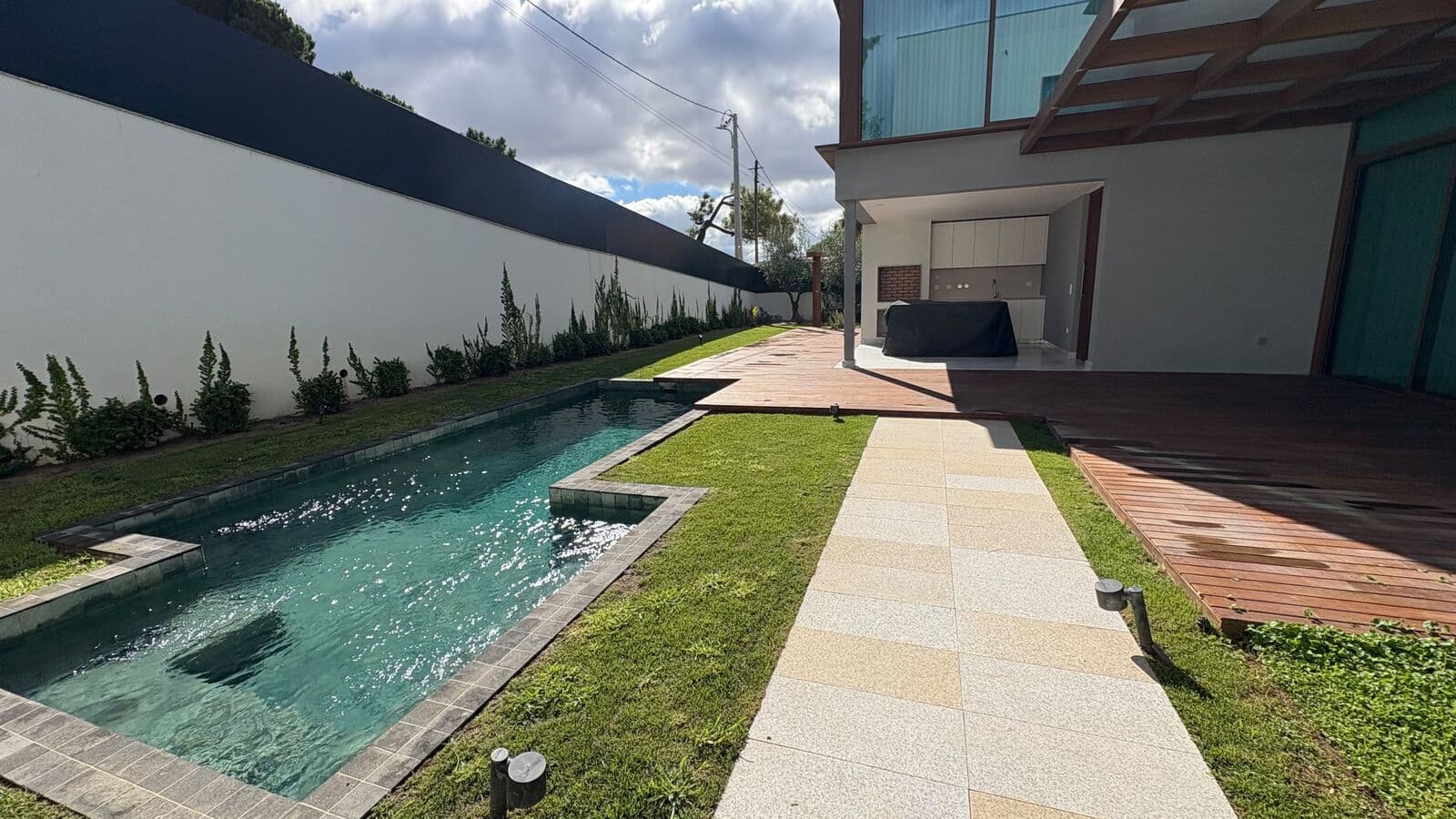Moradia T4 com piscina - Imagem 2