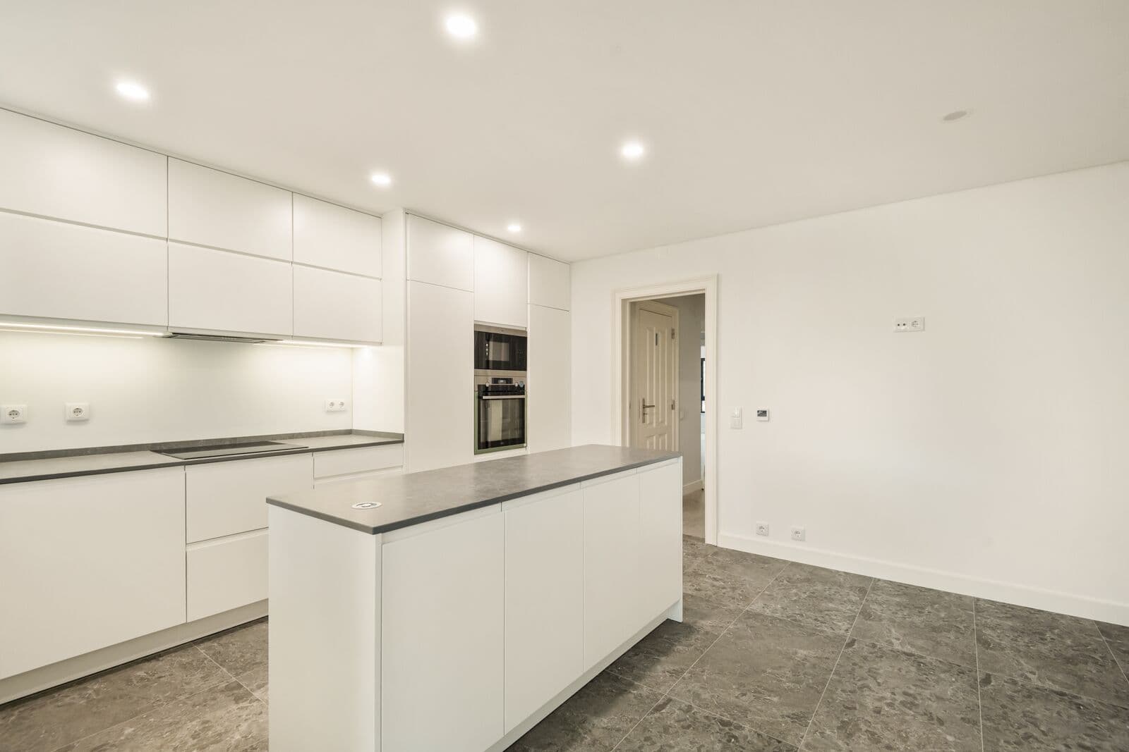 4 Bedroom Apartment with parking, Monte Estoril, Cascais - Image 15