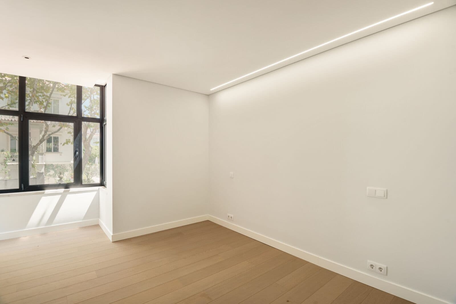 4 Bedroom Apartment with parking, Monte Estoril, Cascais - Image 25