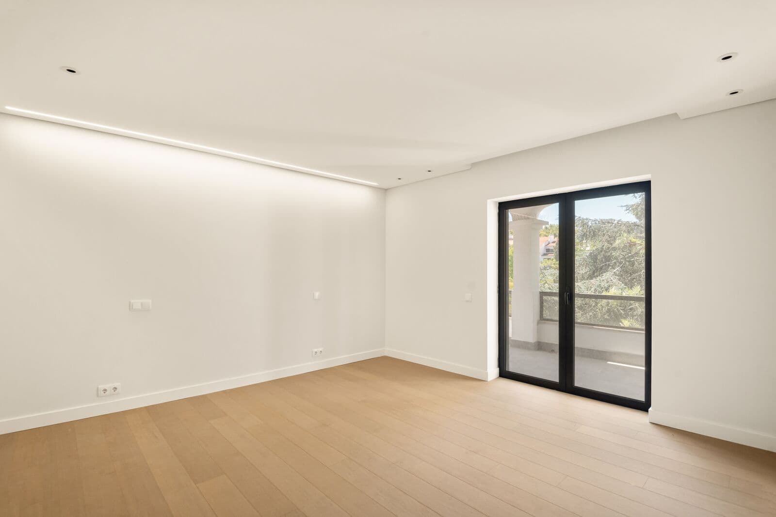4 Bedroom Apartment with parking, Monte Estoril, Cascais - Image 29