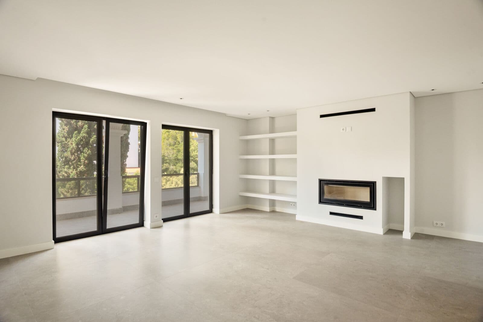 4 Bedroom Apartment with parking, Monte Estoril, Cascais - Image 1