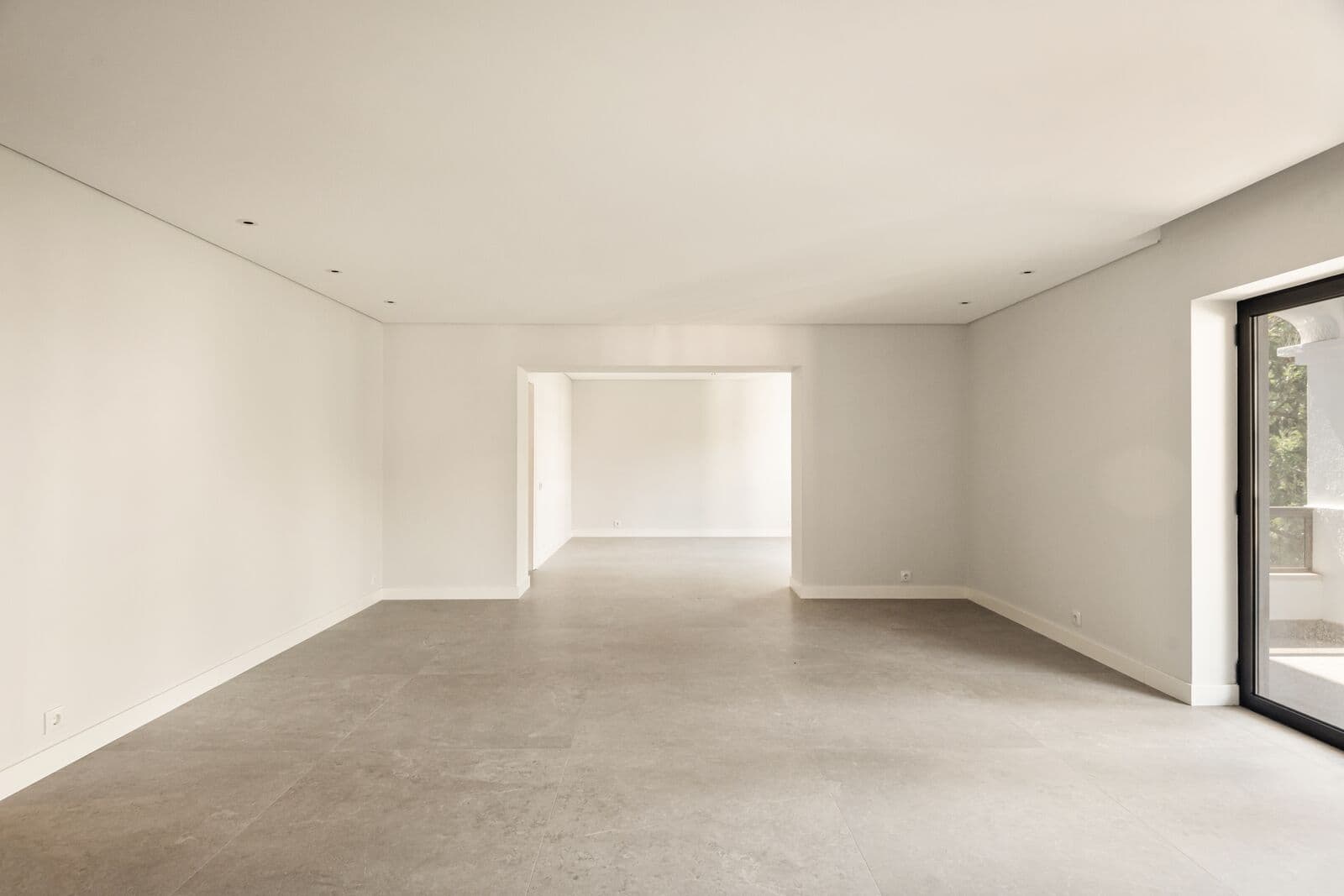 4 Bedroom Apartment with parking, Monte Estoril, Cascais - Image 2