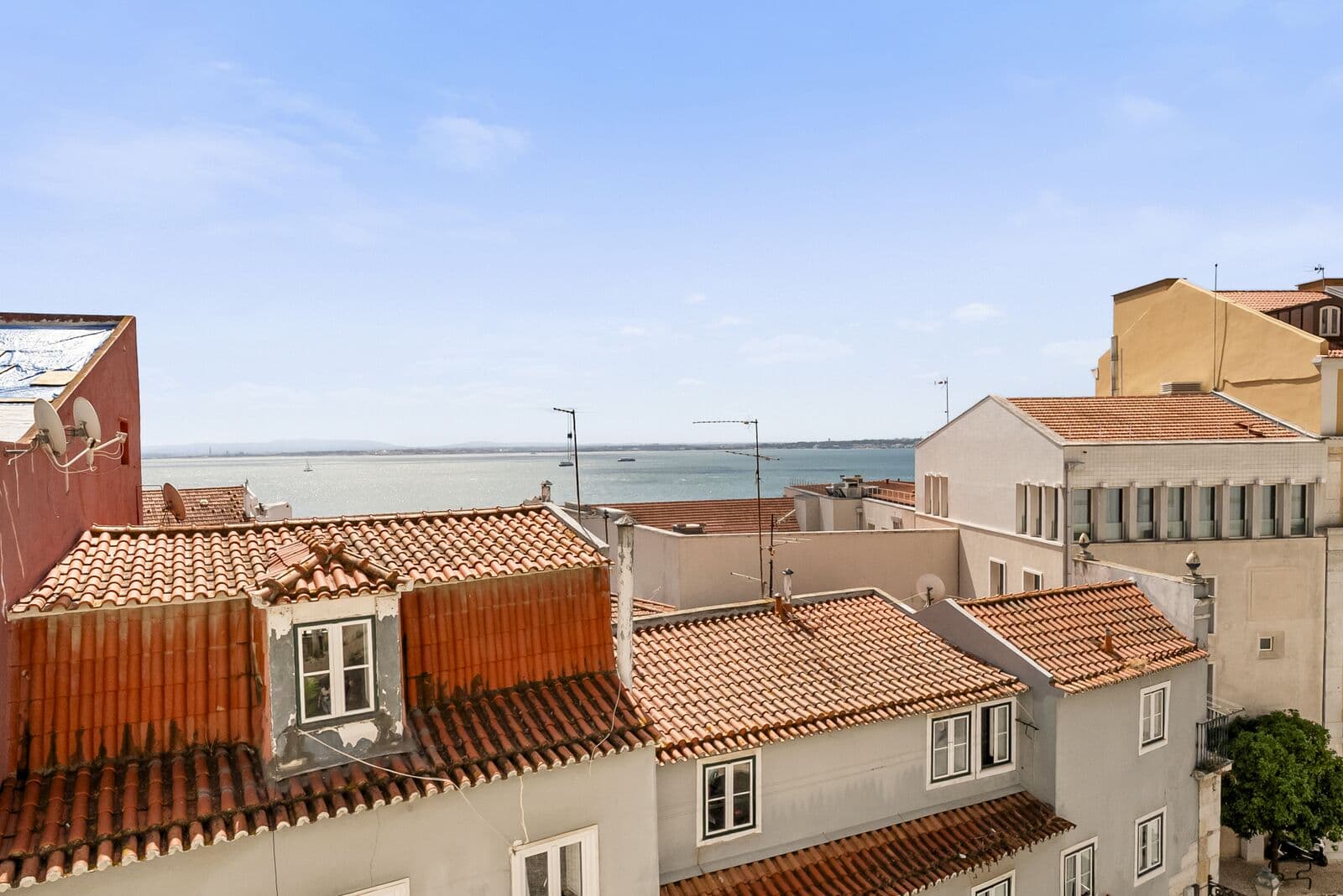 Apartamento T2 com vista, Castelo, Lisboa - Imagem 15