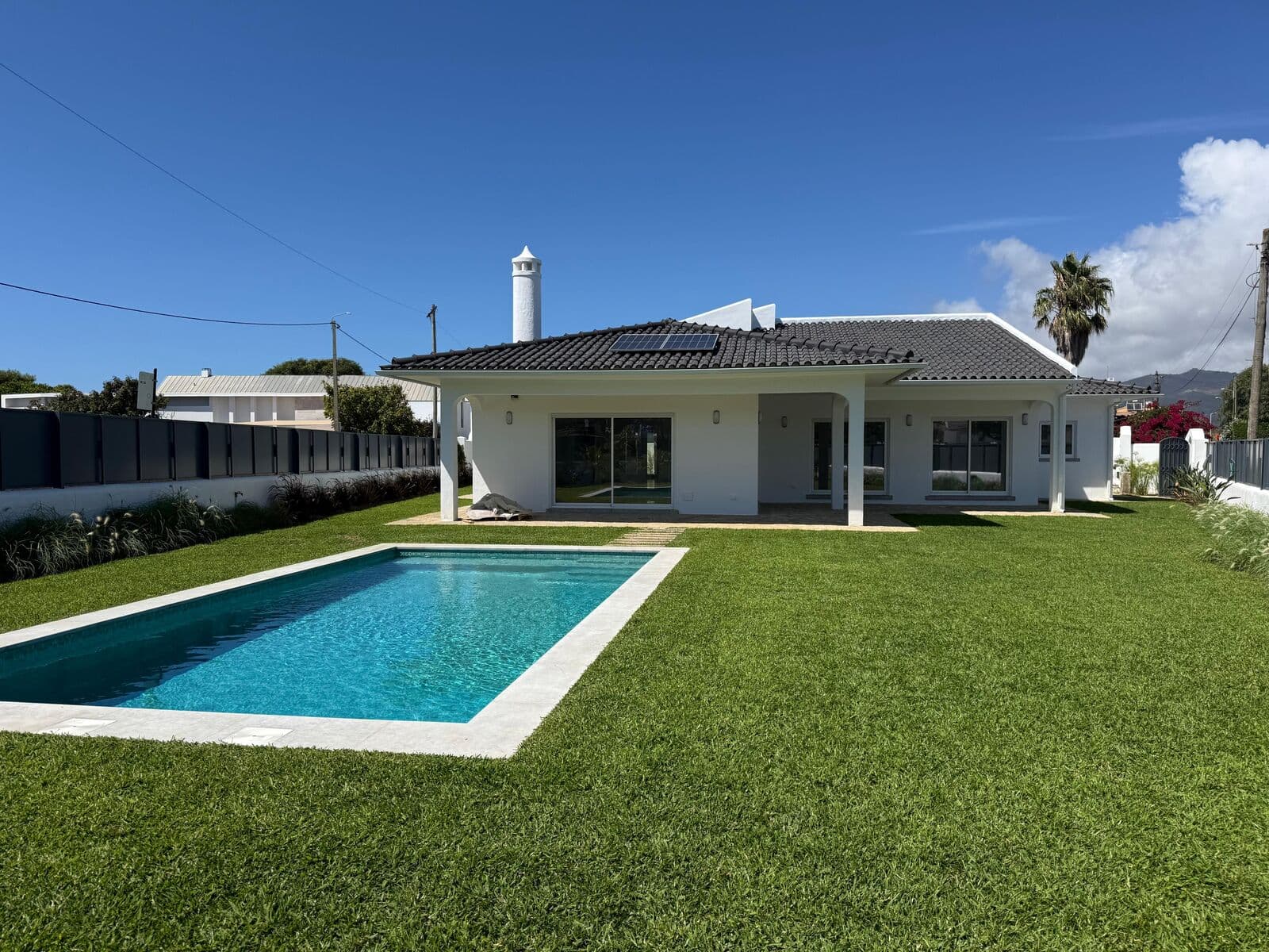 Moradia T4 com piscina, Areia, Cascais - Imagem 1