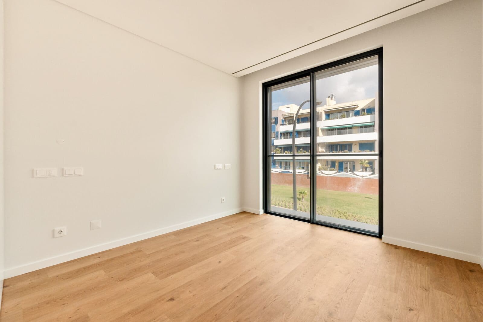 3 Bedroom Apartment with a view, Parque dos Poetas, Oeiras - Image 25