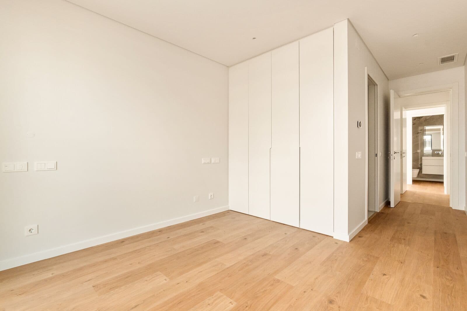 3 Bedroom Apartment with a view, Parque dos Poetas, Oeiras - Image 31
