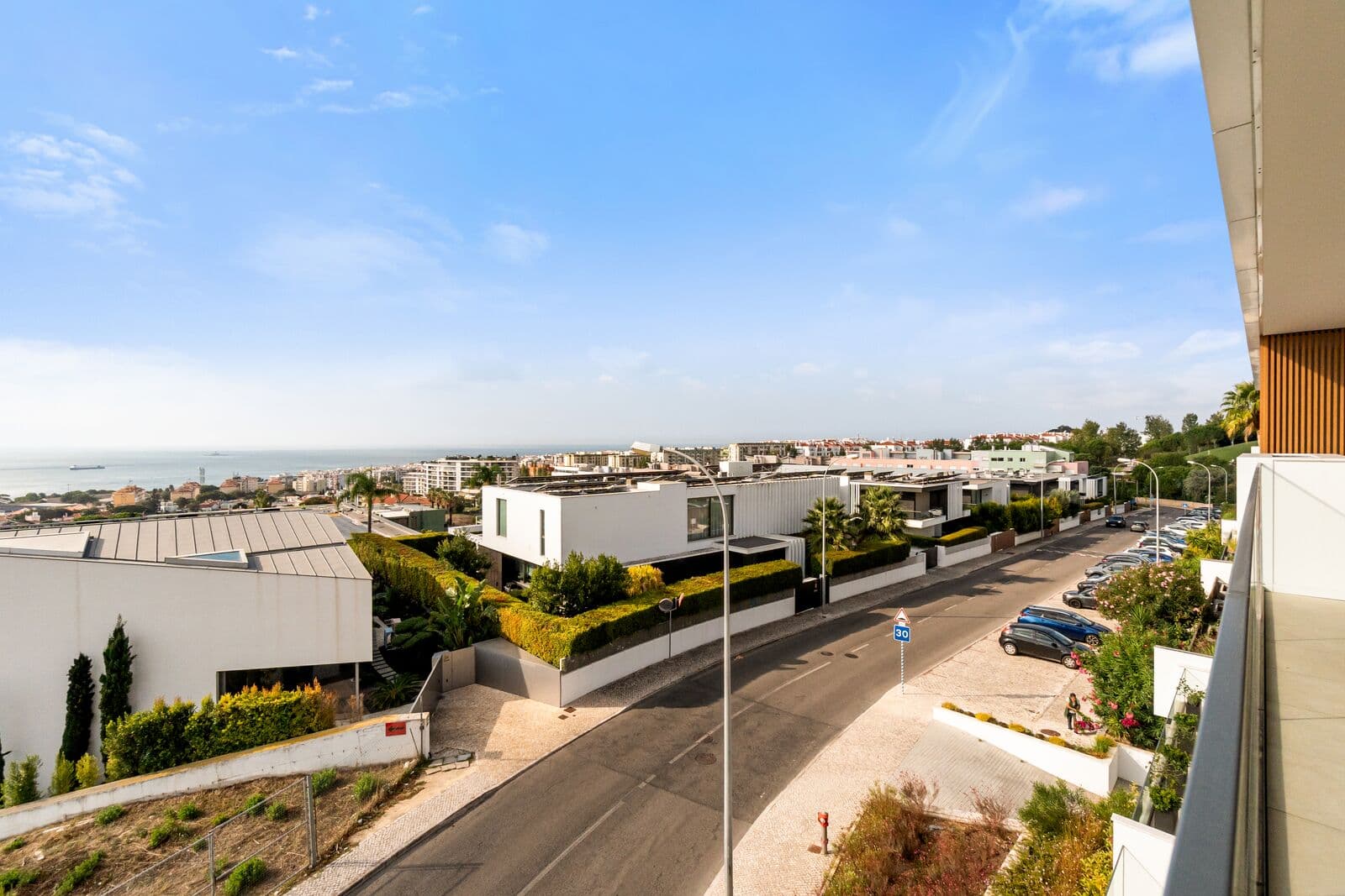 3 Bedroom Apartment with a view, Parque dos Poetas, Oeiras - Image 33