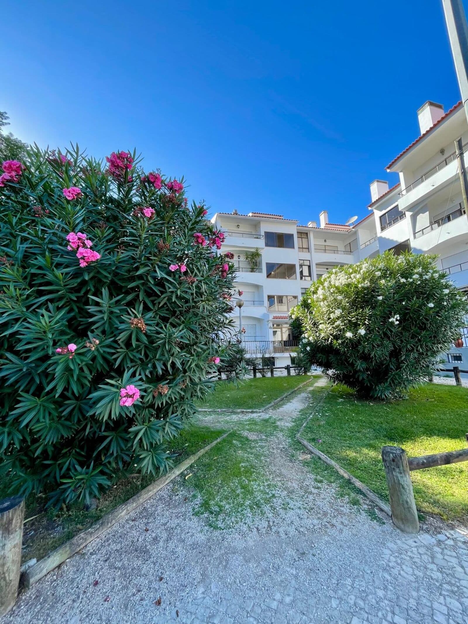 2 Bedroom Duplex with a view, Cascais - Image 2