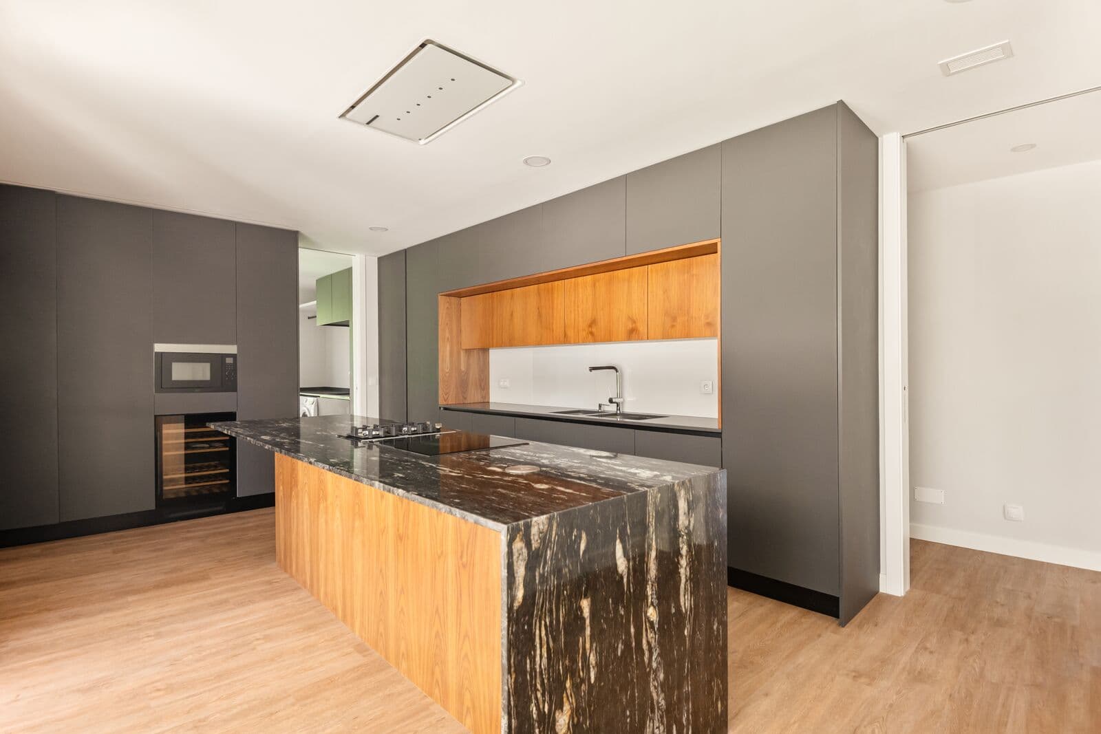 Moradia Isolada T5 com piscina, Aroeira, Almada - Imagem 14