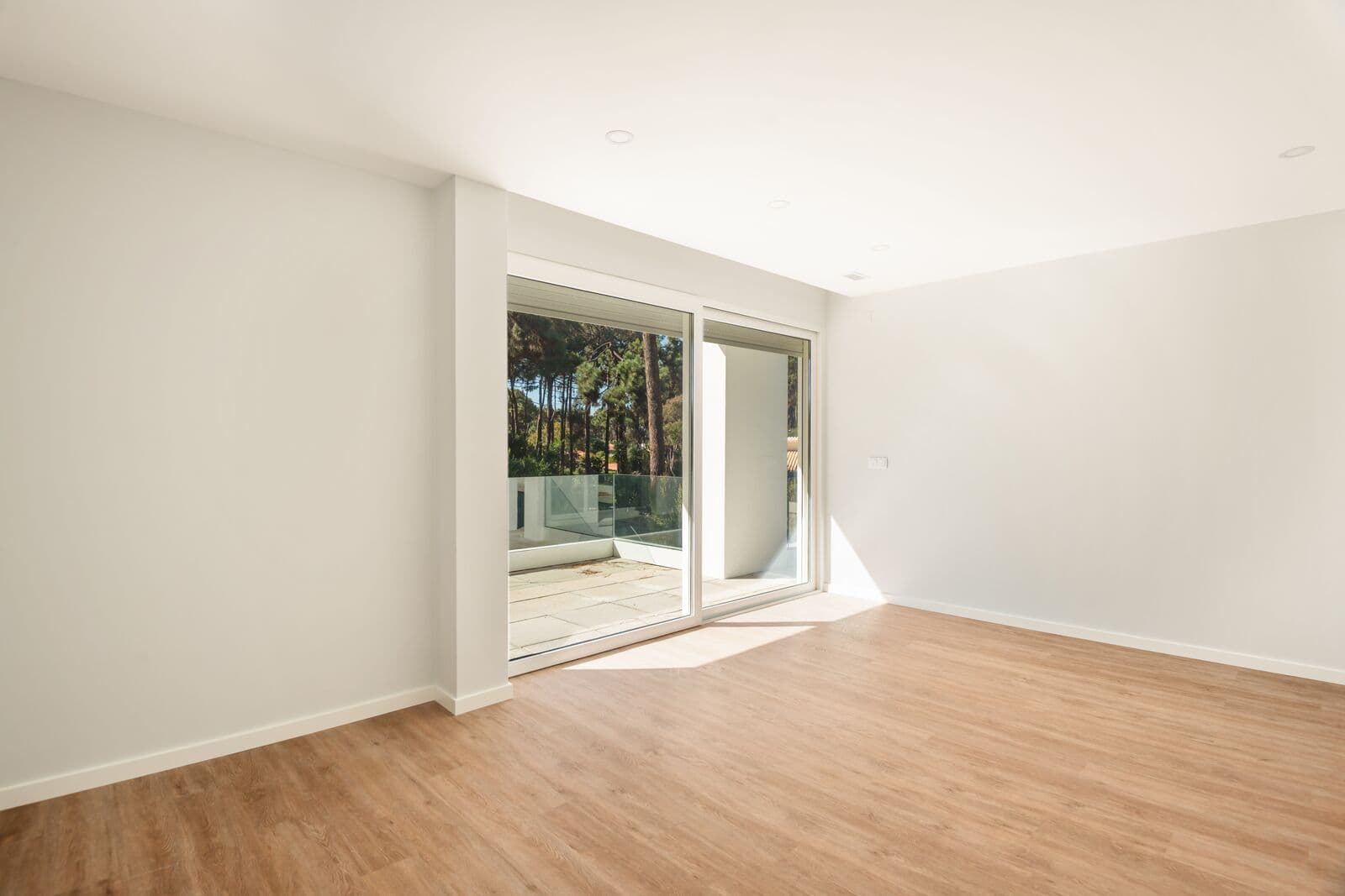 Moradia Isolada T5 com piscina, Aroeira, Almada - Imagem 8