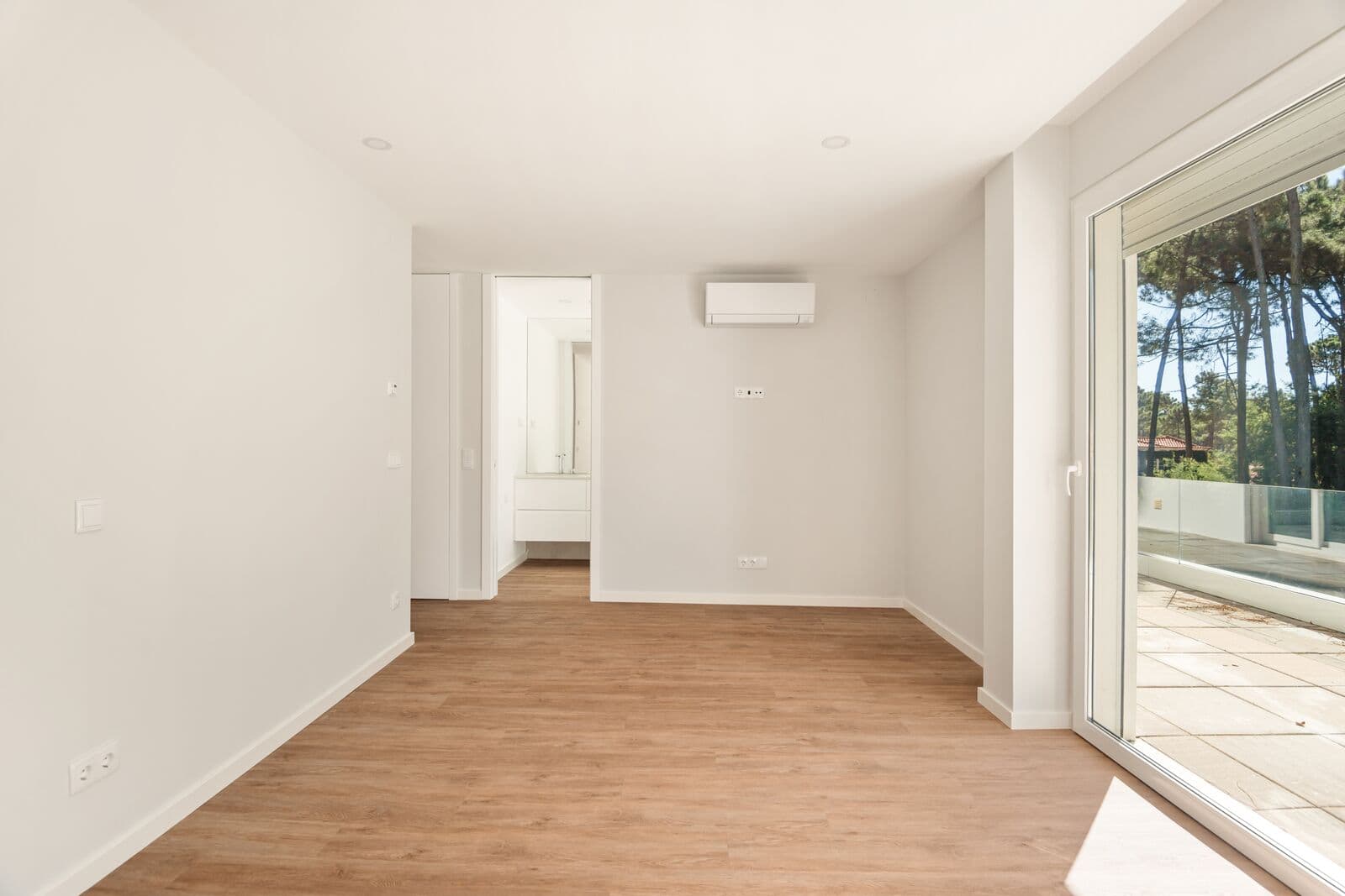 Moradia Isolada T5 com piscina, Aroeira, Almada - Imagem 21