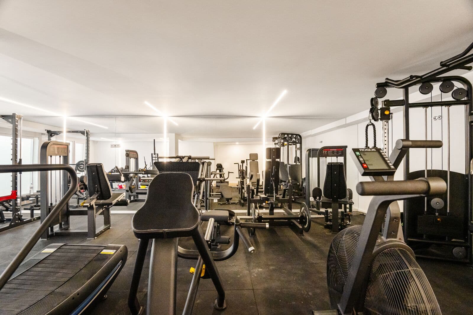 Moradia Isolada T5 com piscina, Aroeira, Almada - Imagem 10