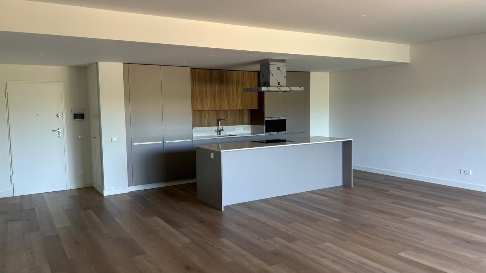 Apartamento T3 com estacionamento, Miraflores, Oeiras - Imagem 2
